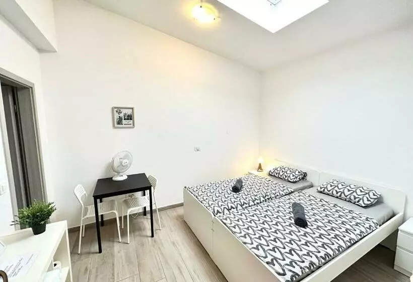 هاستل Center Stations