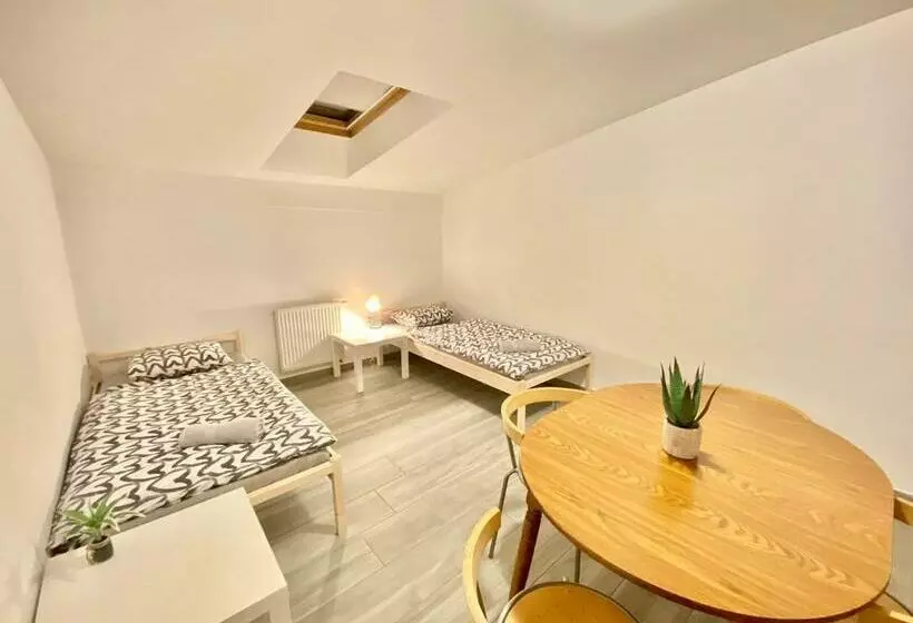 هاستل Center Stations