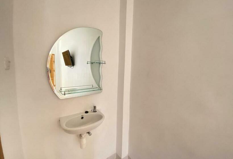 בית מלון כפרי Rumah Windy Guest House Bira