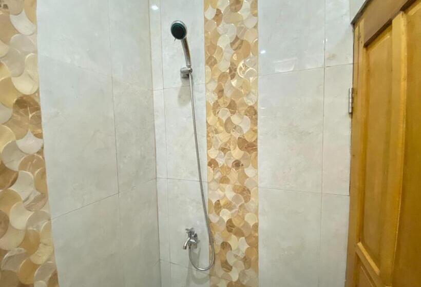 בית מלון כפרי Rumah Windy Guest House Bira