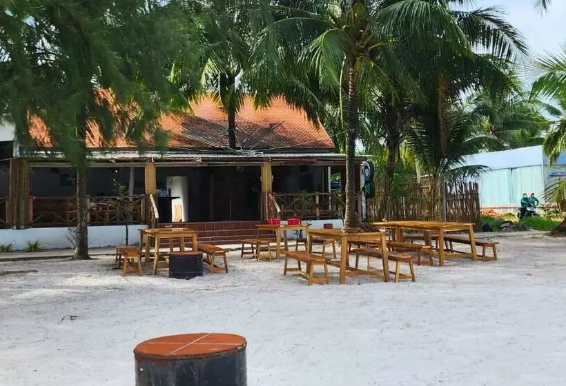 Retkeilymaja Mad Monkey Koh Rong