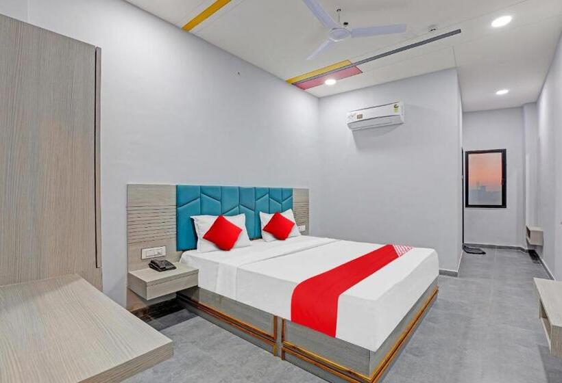 Hotel Oyo Flagship 81156 Lotus