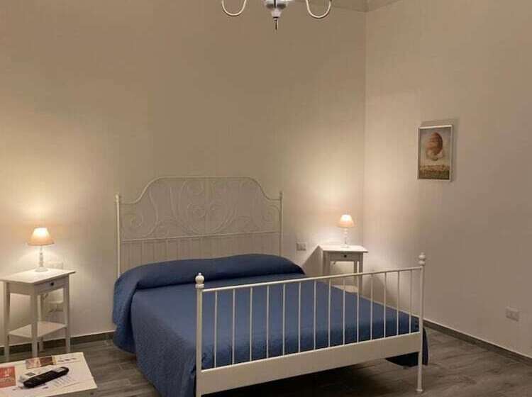 פנסיון Room In Bb   Palazzo Daquino   Large Double Room