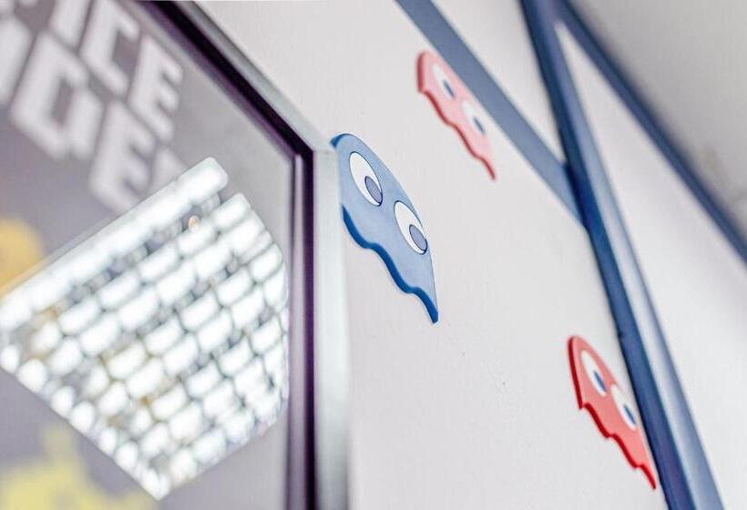 تختخواب و صبحانه Game Rooms Experience