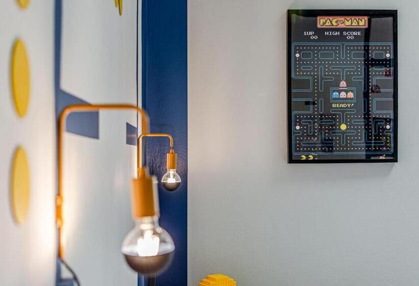 تختخواب و صبحانه Game Rooms Experience