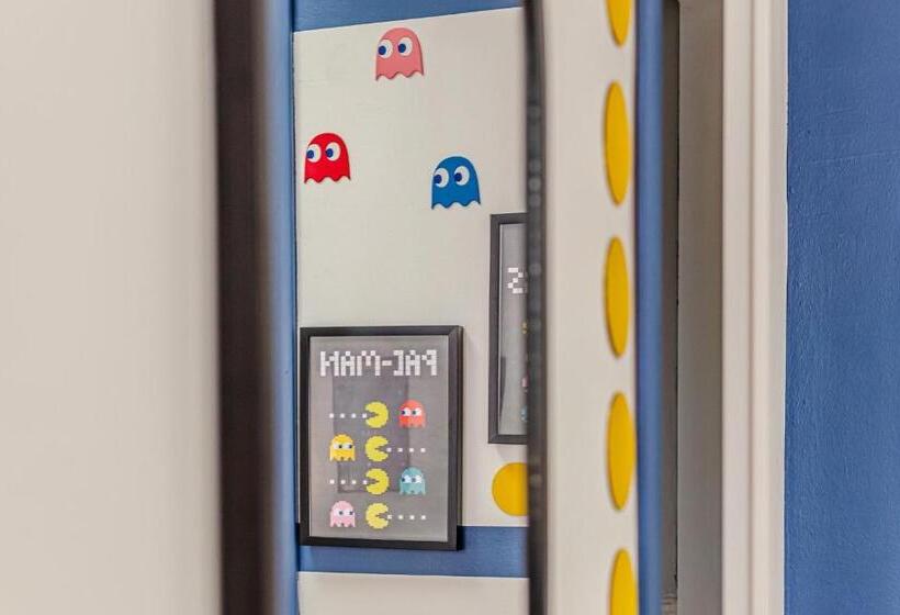 تختخواب و صبحانه Game Rooms Experience