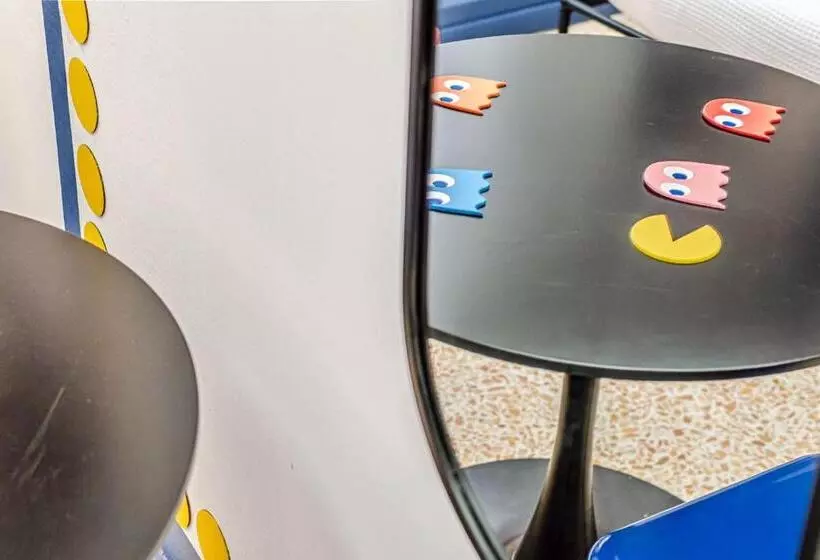 تختخواب و صبحانه Game Rooms Experience