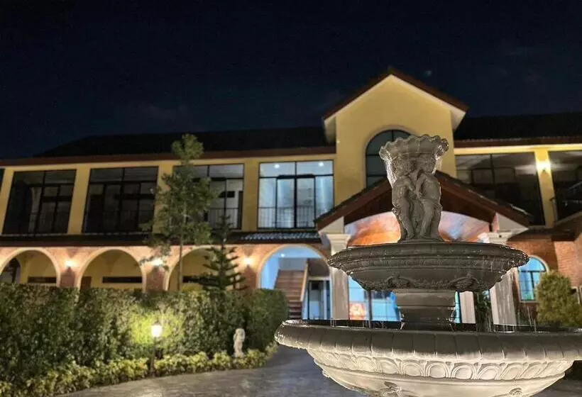 هتل Cottagepine Rayong Resort&cafe
