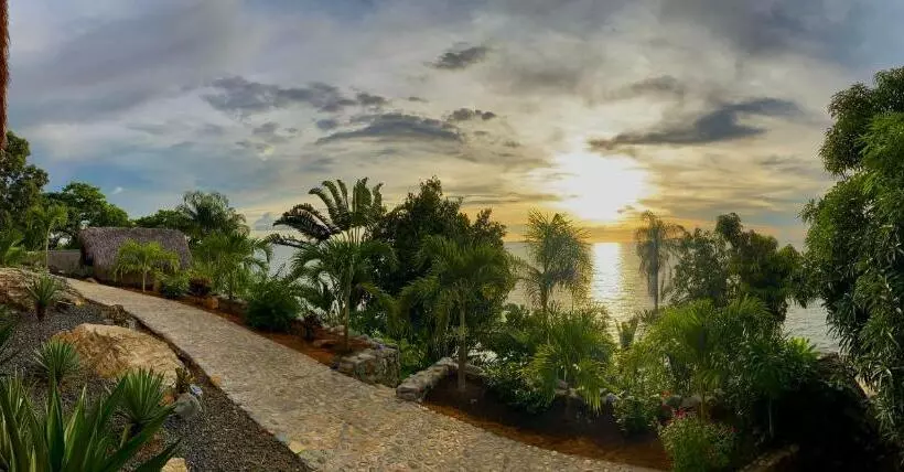 هتل Veronika Resort Nosy Komba