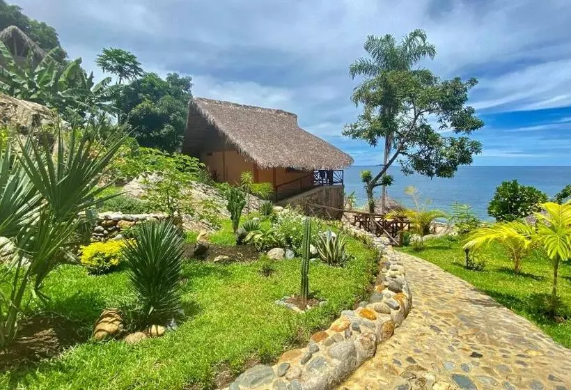 هتل Veronika Resort Nosy Komba