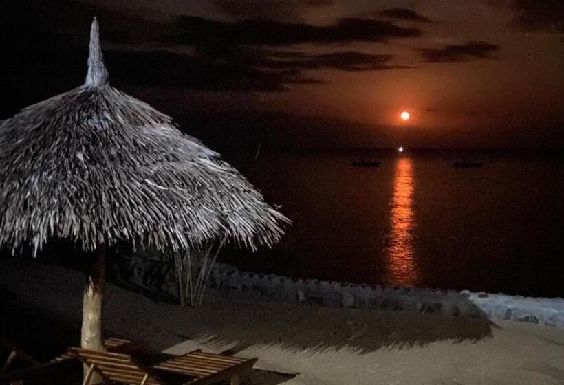 هتل Veronika Resort Nosy Komba