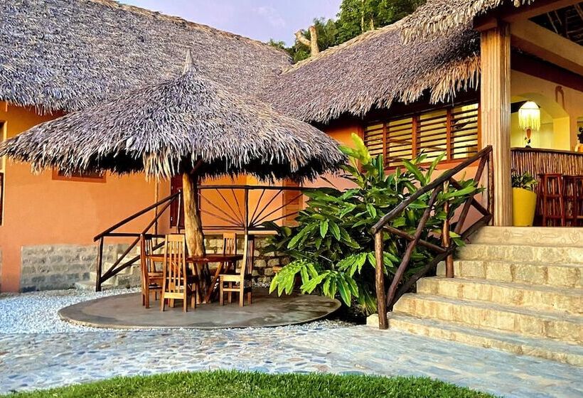 هتل Veronika Resort Nosy Komba