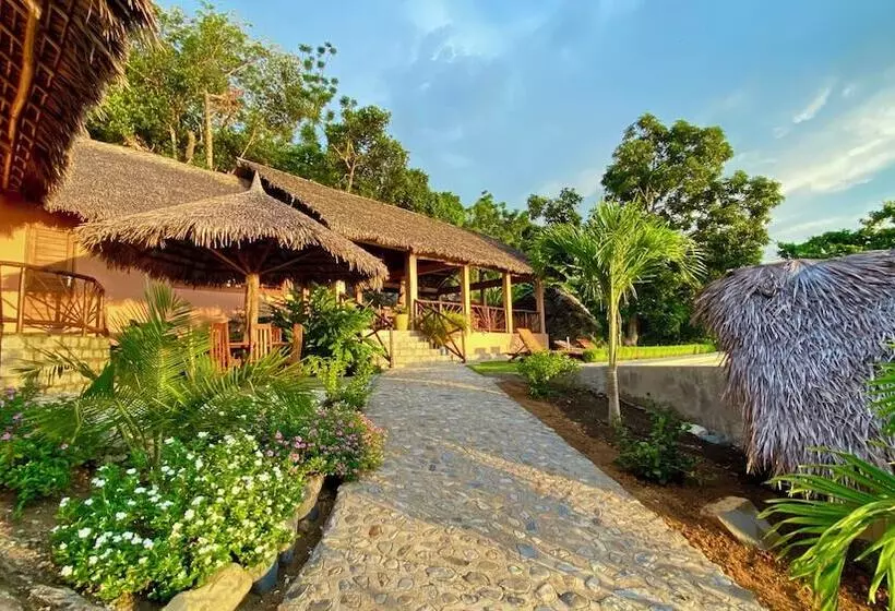 هتل Veronika Resort Nosy Komba