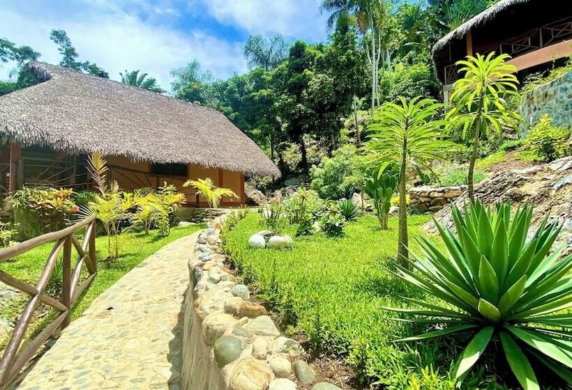 هتل Veronika Resort Nosy Komba