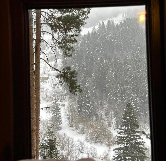 هتل Hut In Hatsvali