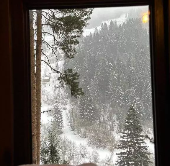 هتل Hut In Hatsvali