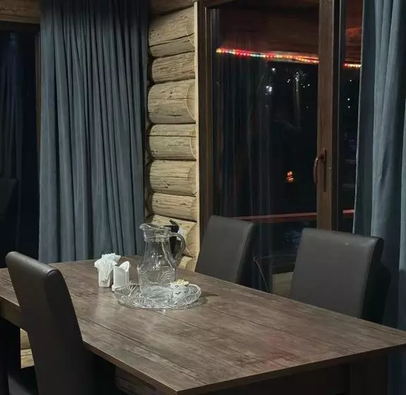 هتل Hut In Hatsvali