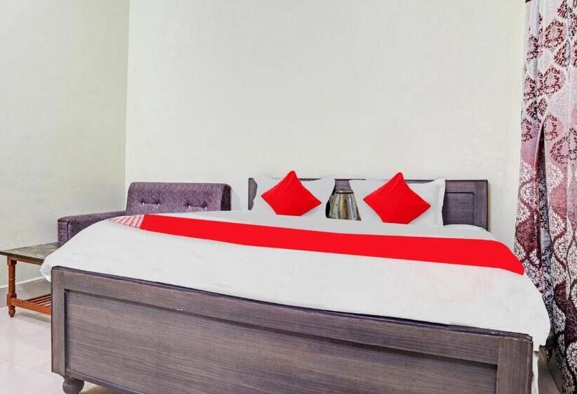 בית מלון כפרי Oyo Flagship 70252  Samridhi