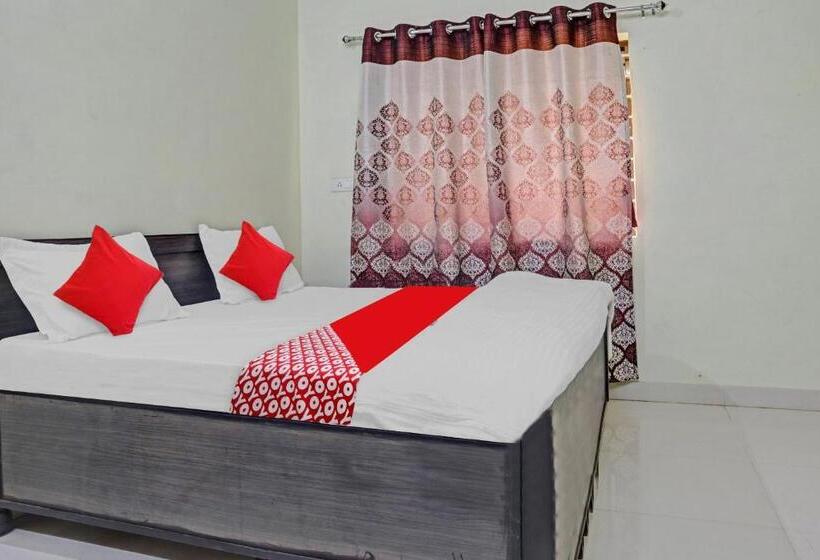 בית מלון כפרי Oyo Flagship 70252  Samridhi