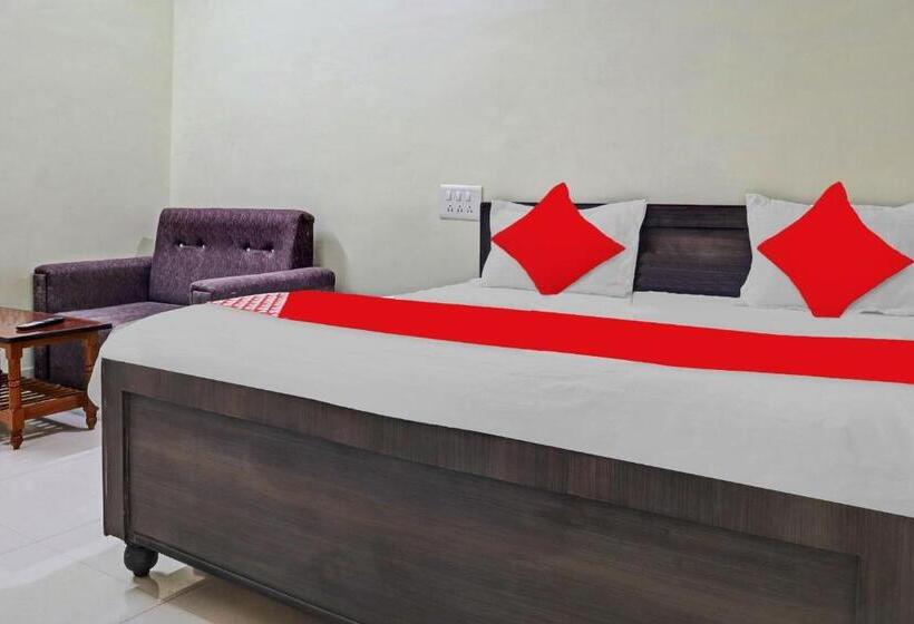 בית מלון כפרי Oyo Flagship 70252  Samridhi