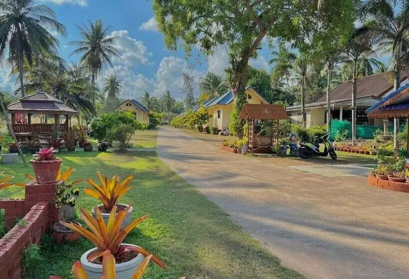 Hotelli Thungwua Laen Resort