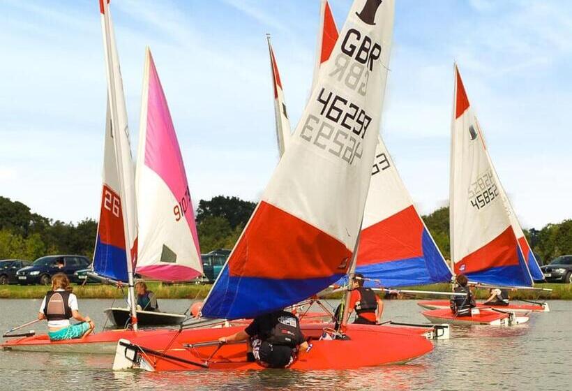 Курорт Bosworth Lakeside Lodges