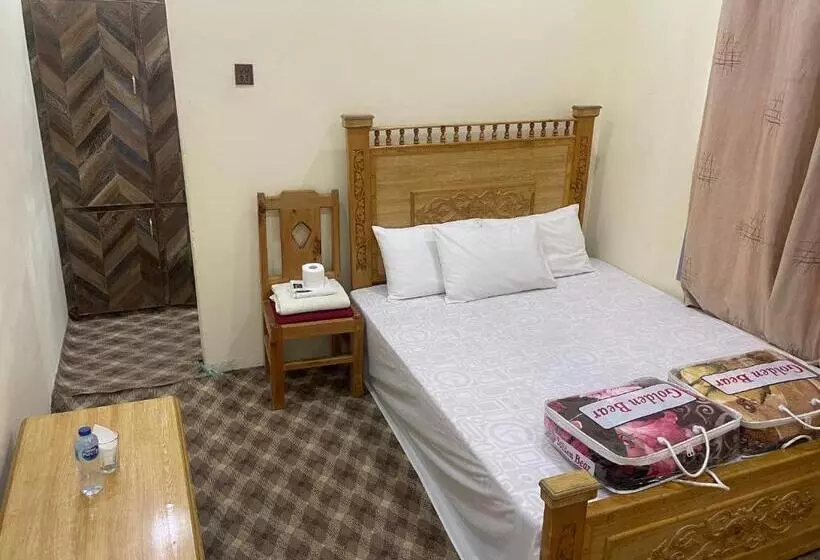 هتل Manokur E Basa