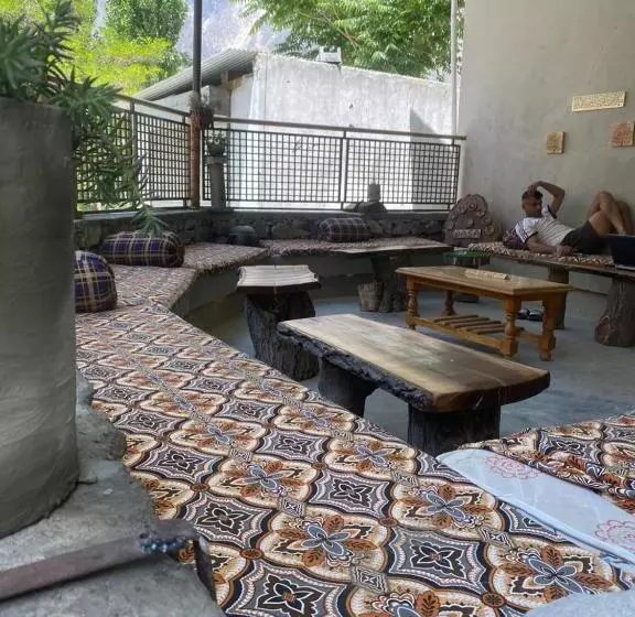 هتل Manokur E Basa