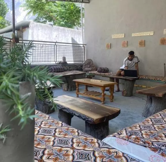 هتل Manokur E Basa