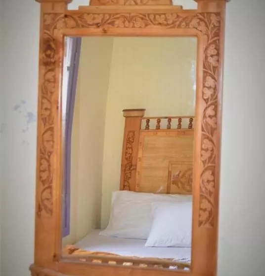 هتل Manokur E Basa