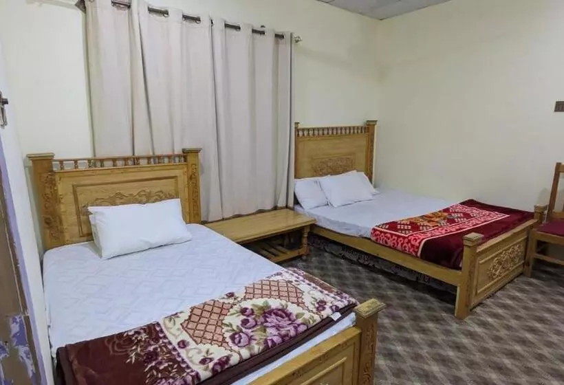 هتل Manokur E Basa