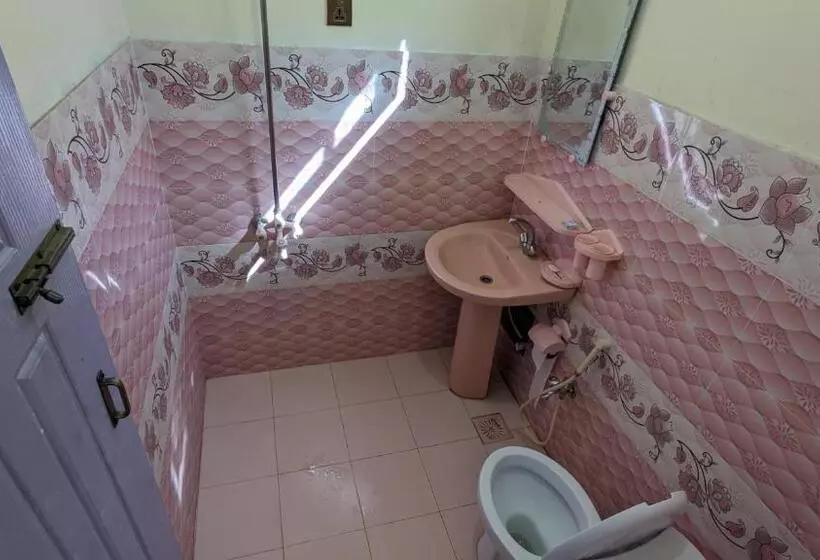 هتل Manokur E Basa