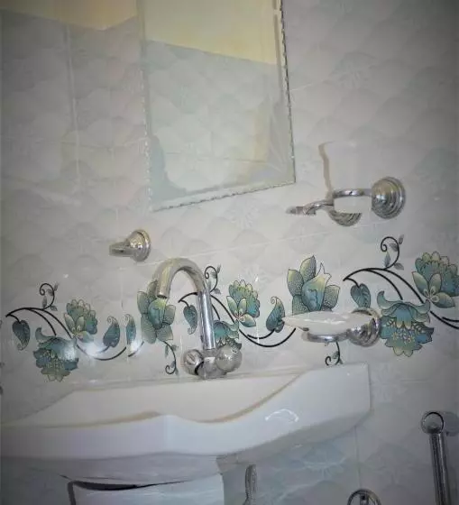 هتل Manokur E Basa