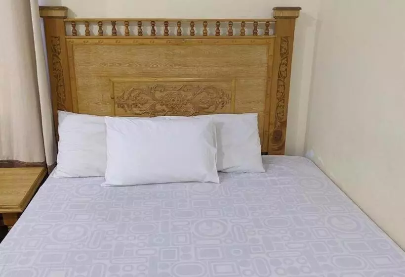 هتل Manokur E Basa