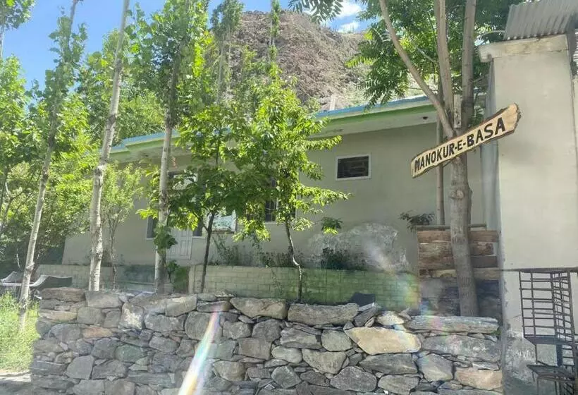 هتل Manokur E Basa