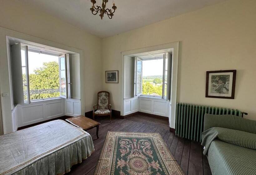 민박 Chateau De Frasne