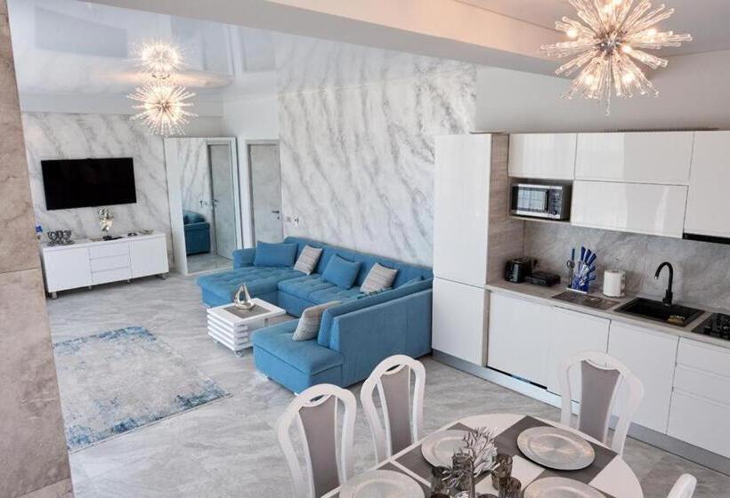 5 Stars 301 Frontal Sea View Apartment