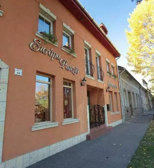 تختخواب و صبحانه Európa Panzió