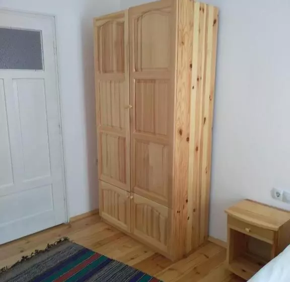 Majatalo стаи за гости върбани