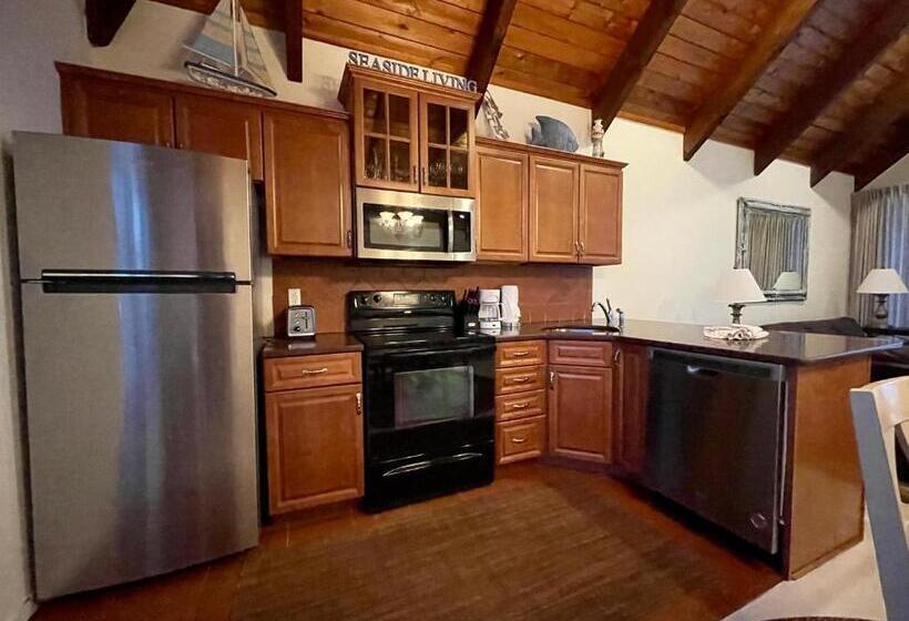 Townhouses & Captain S Quarters