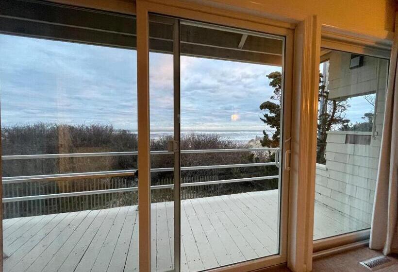 Townhouses & Captain S Quarters