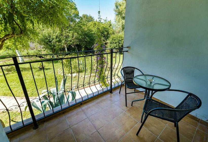 Отель Mioara Rooms