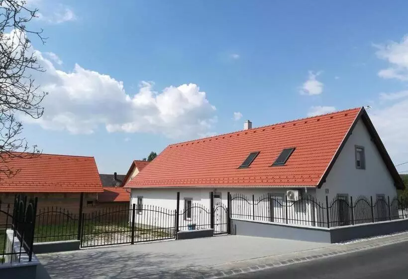 ペンション Bordoma Falusi Vendégház