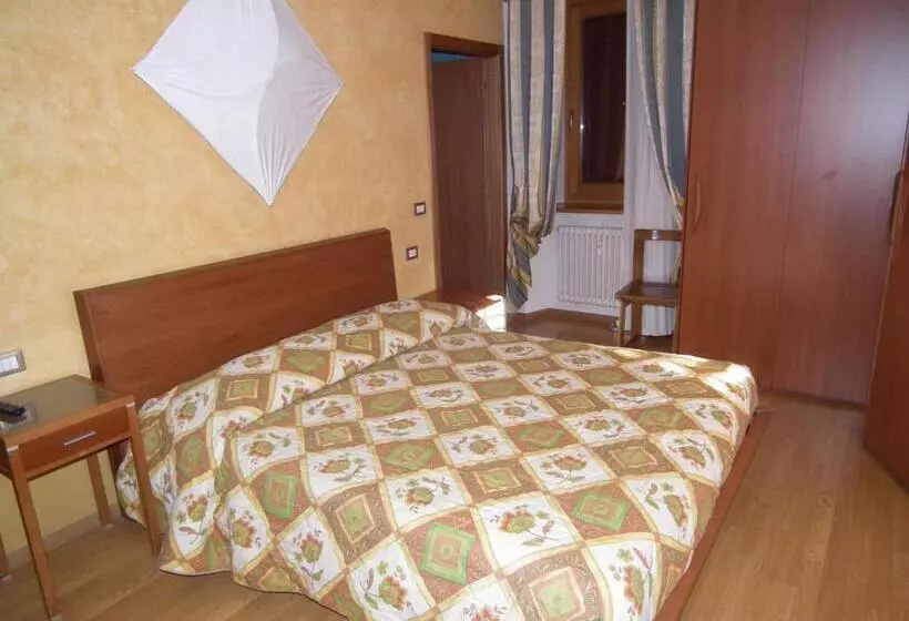 ホテル B&b Leonardi