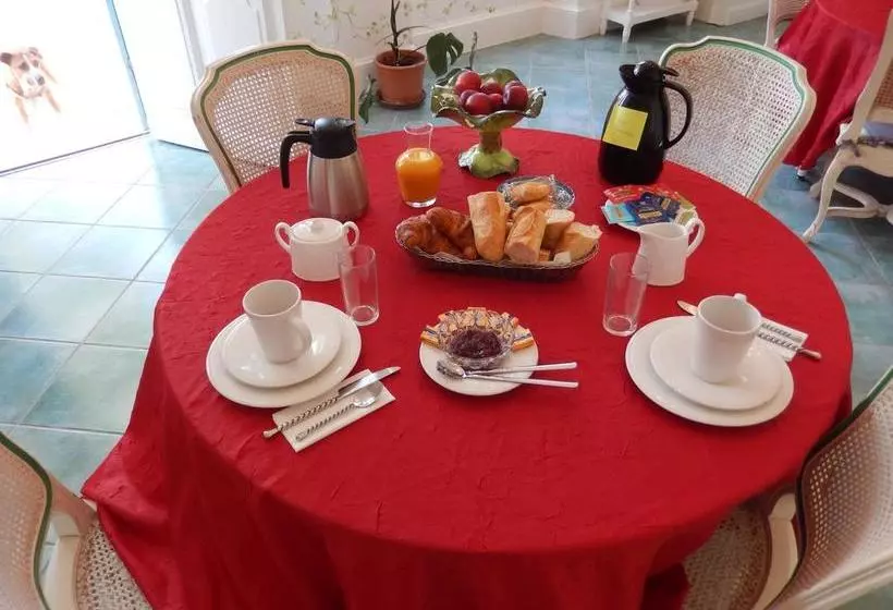 هتل Chateau Rousselle