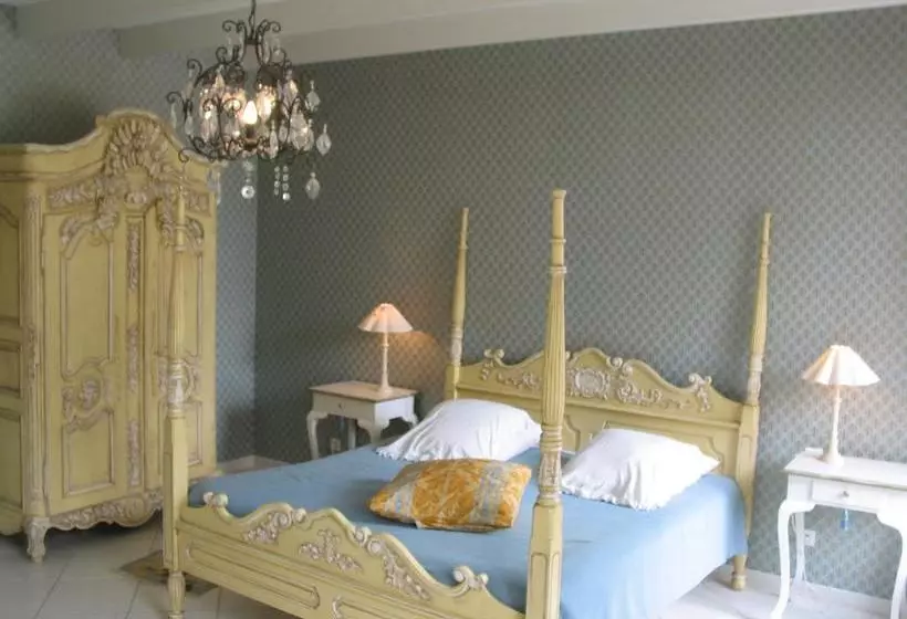 هتل Chateau Rousselle