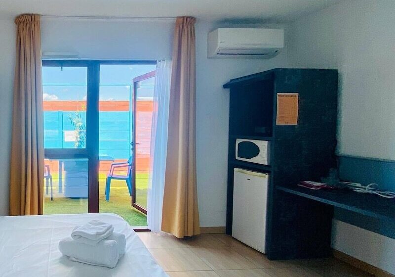 בית מלון כפרי Hôtel Acajou