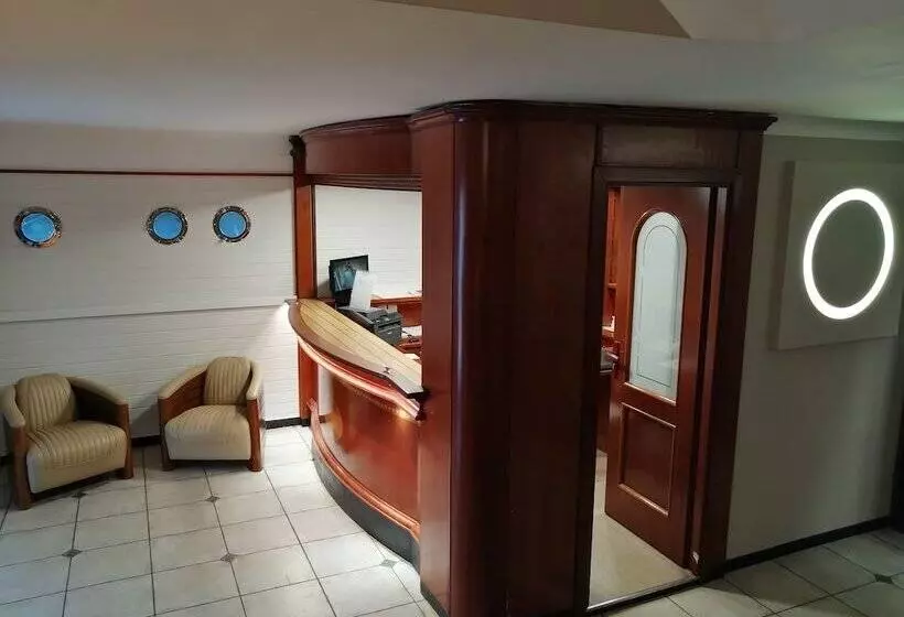 ホテル Hôtel Le Claridge