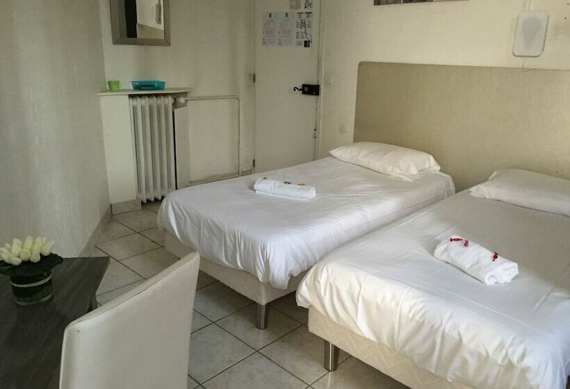 בית מלון כפרי Hôtel Restaurant Le 8