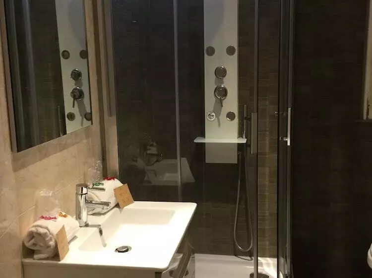 ホテル Hôtel Restaurant Le 8